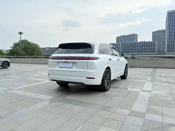 Li Auto L7 2025