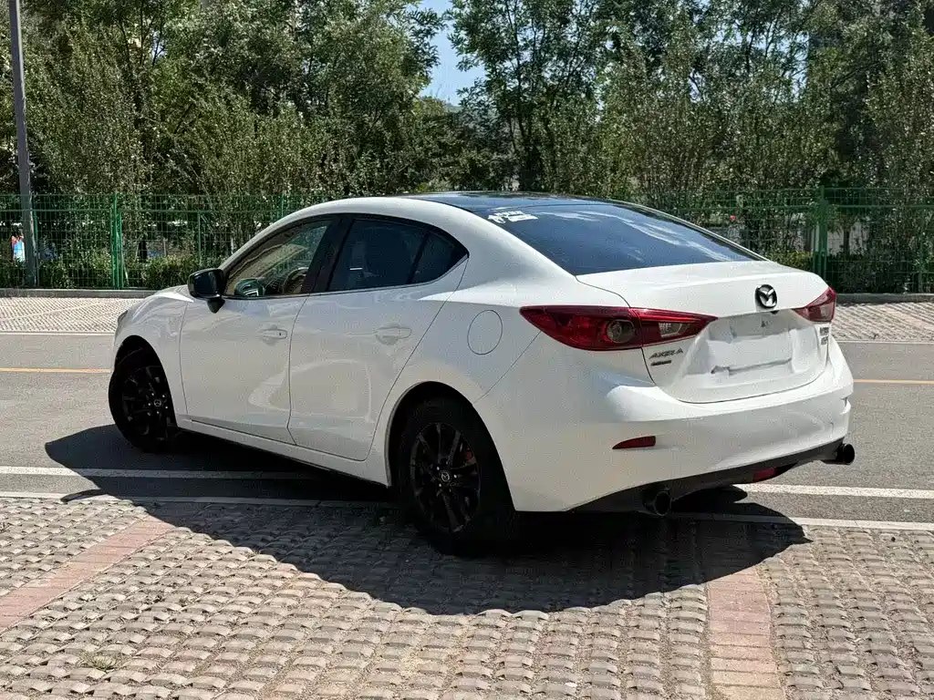 Mazda 3 Axela 2016
