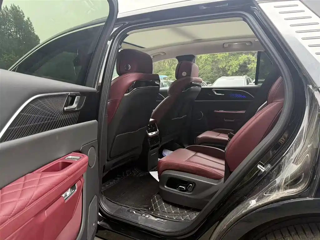 Hongqi E-HS9 2023