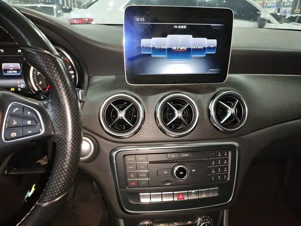 Mercedes-Benz GLA 2018 — фото 9