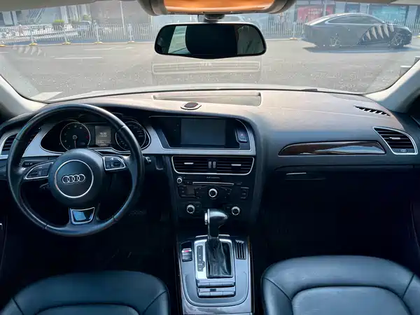 Audi A4L 2015