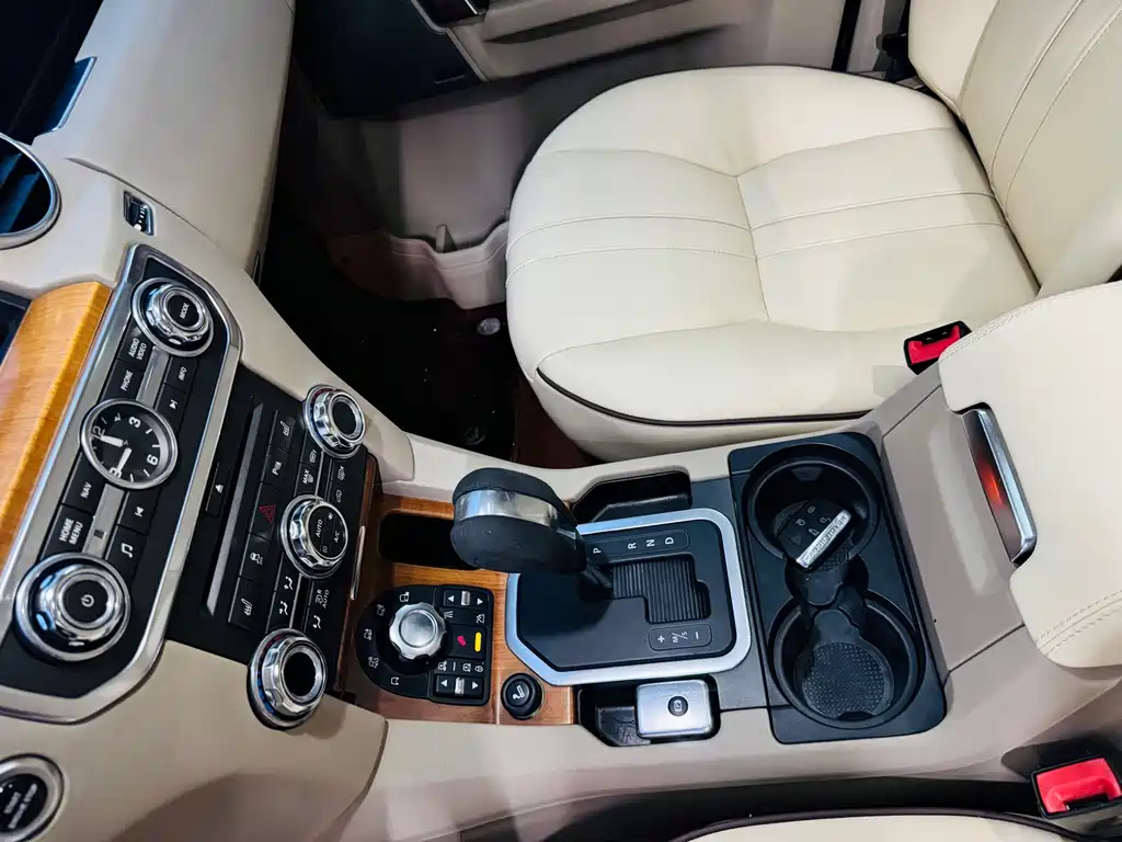 Land Rover Discovery 2011 — фото 12