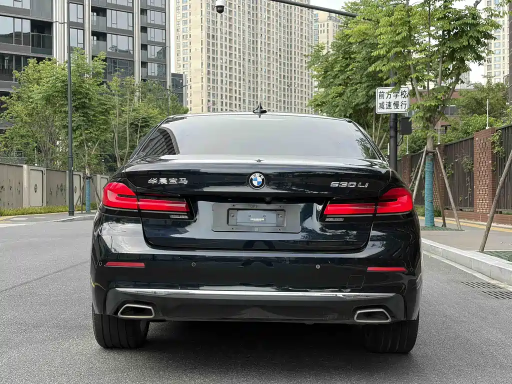 BMW 5 Series 2022 — фото 17