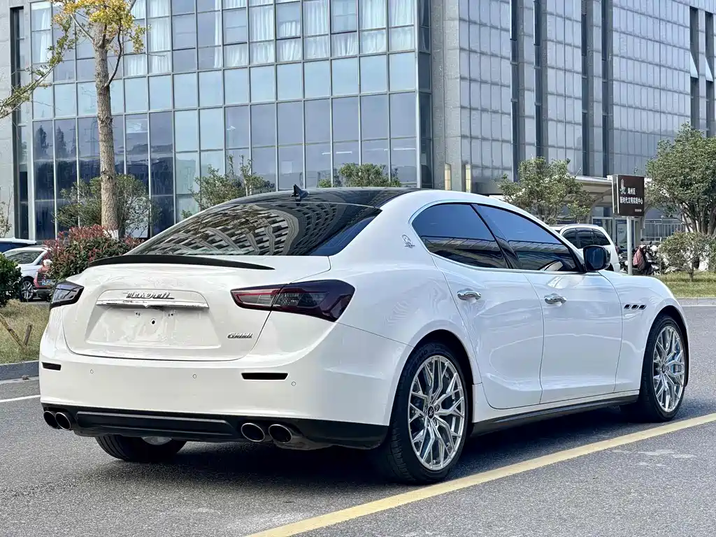 Maserati Ghibli 2016 — фото 10