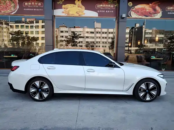 BMW i3 2024