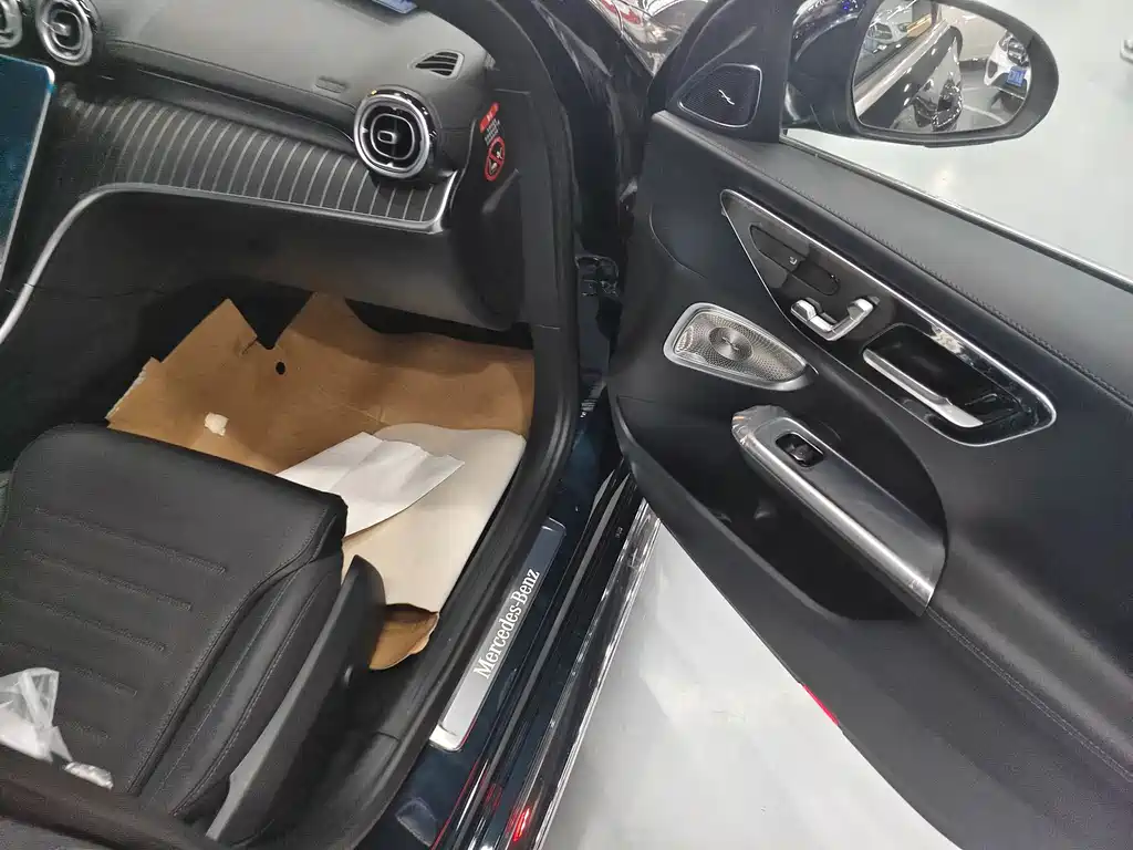 Mercedes-Benz C-Class 2025 — фото 17
