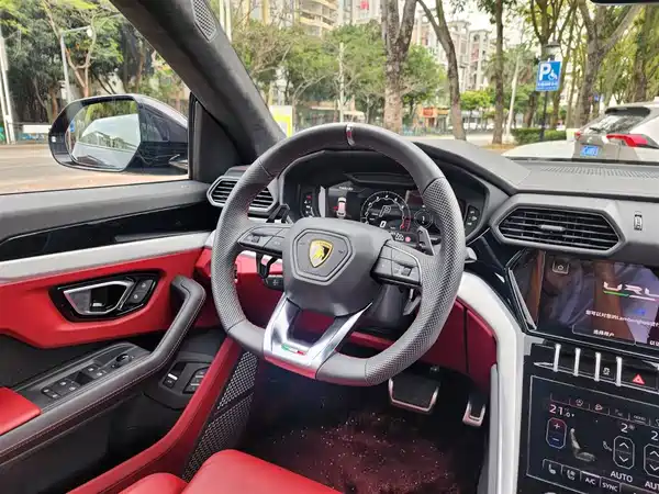 Lamborghini Urus 2021