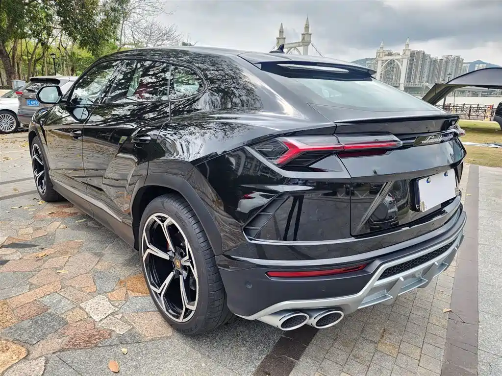 Lamborghini Urus 2022 — фото 3