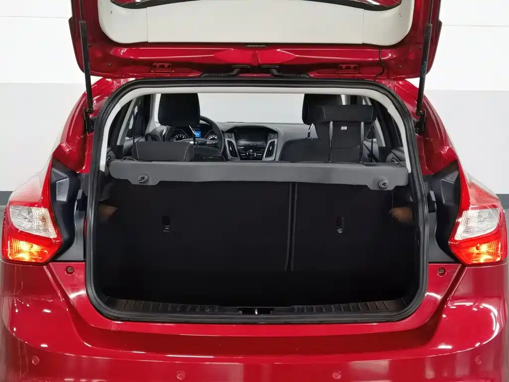 Ford Focus 2013 — фото 16