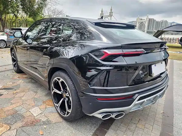 Lamborghini Urus 2021