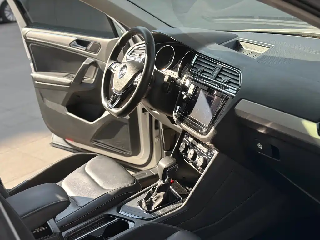 Volkswagen Tiguan L 2019 — фото 12