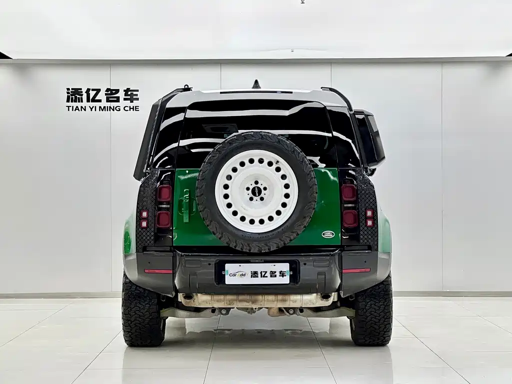 Land Rover Defender 2023