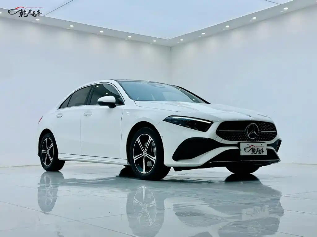 Mercedes-Benz A-Class 2024 — фото 3