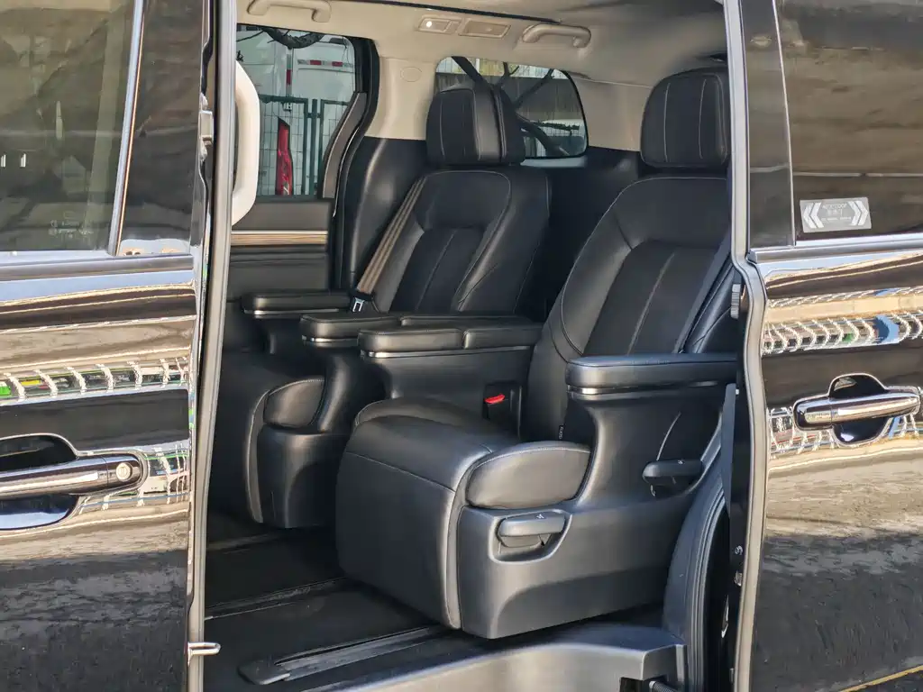 GAC Motor Trumpchi M8 2023 — фото 16
