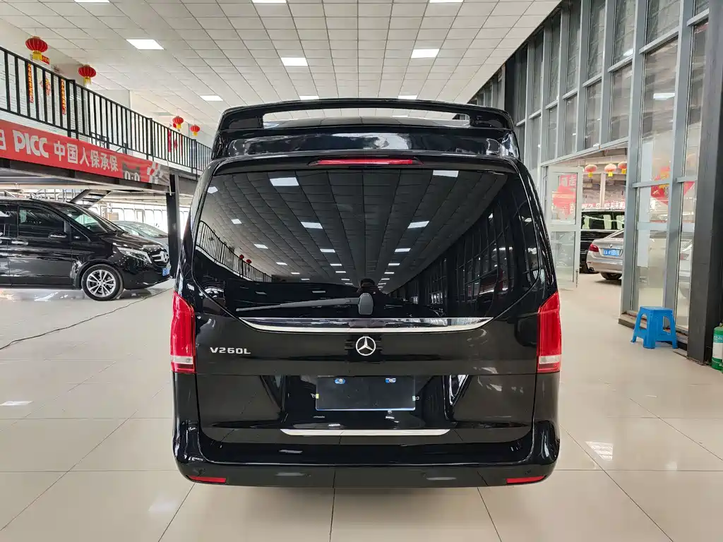 Mercedes-Benz V-Class 2020 — фото 35