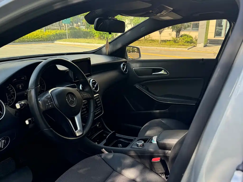 Mercedes-Benz A-Class 2015 — фото 4