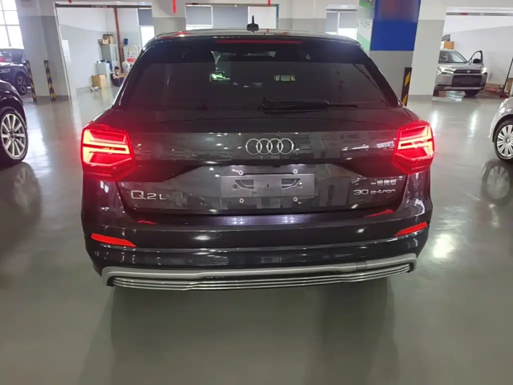 Audi Q2L E-Tron 2021