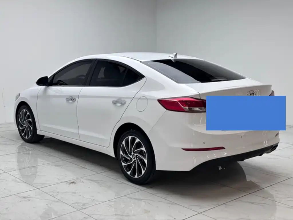 Hyundai Elantra 2019 — фото 2