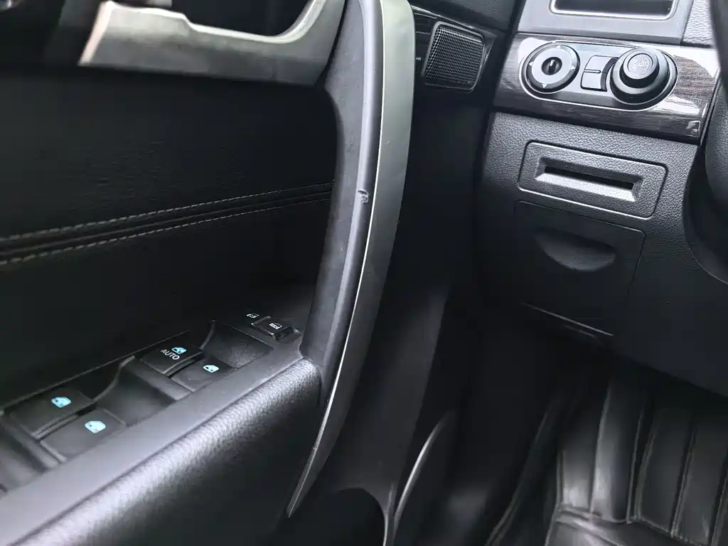 Chevrolet Captiva 2015 — фото 16