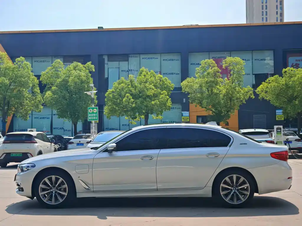 BMW 5 Series New Energy 2018 — фото 6