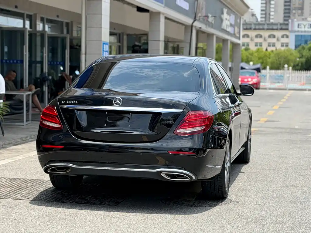 Mercedes-Benz E-Class 2019 — фото 13