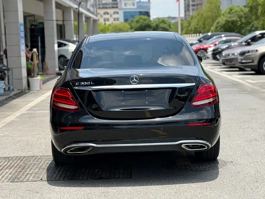 Mercedes-Benz E-Class 2019 — фото 12