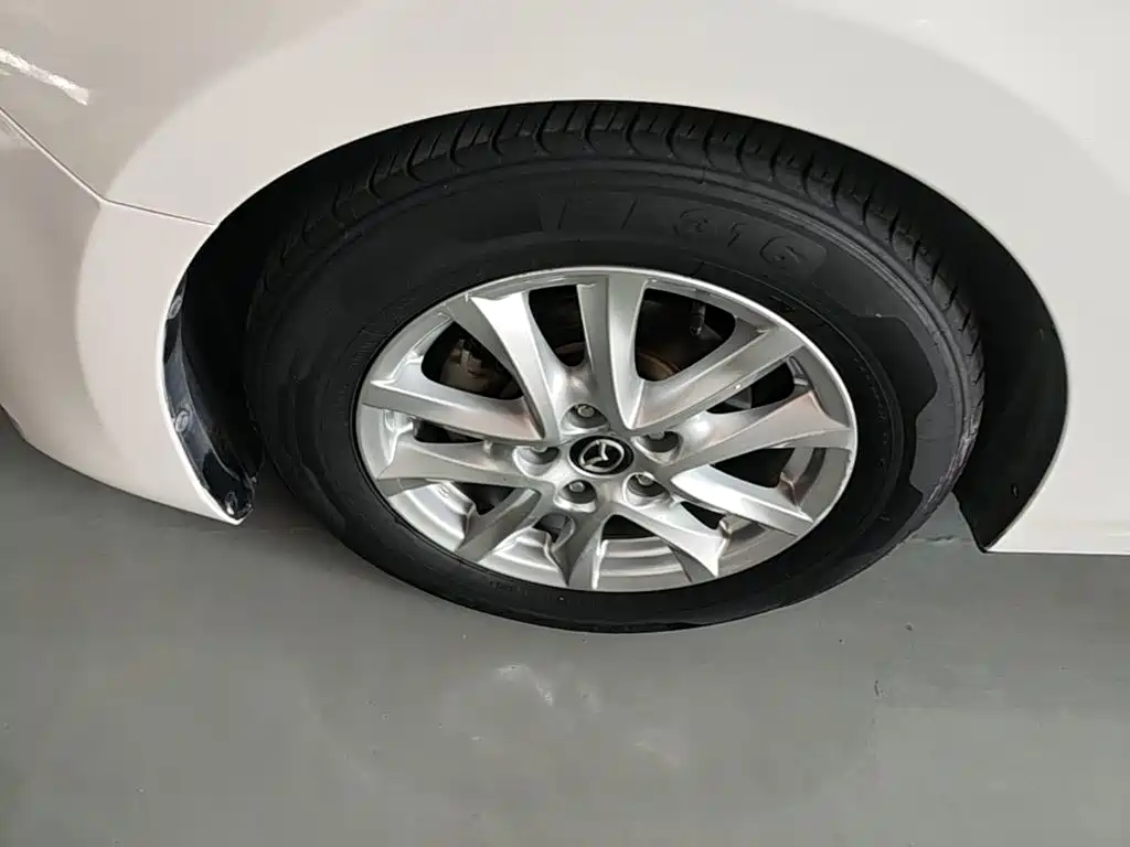 Mazda 3 Axela 2018 — фото 23