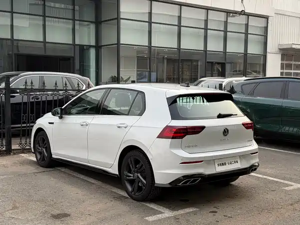 Volkswagen Golf 2025