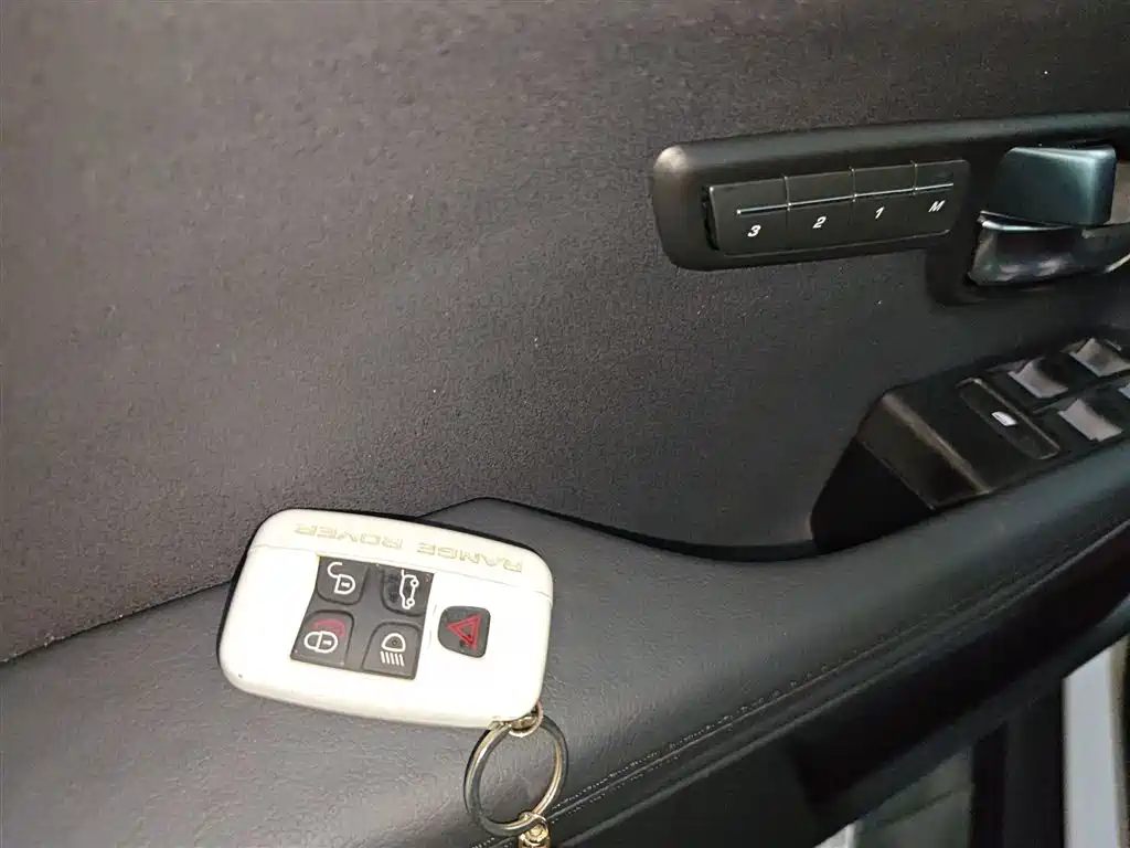 Land Rover Evoque 2015 — фото 17