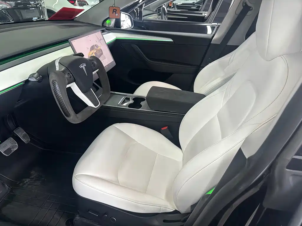 Tesla Model Y 2023 — фото 13
