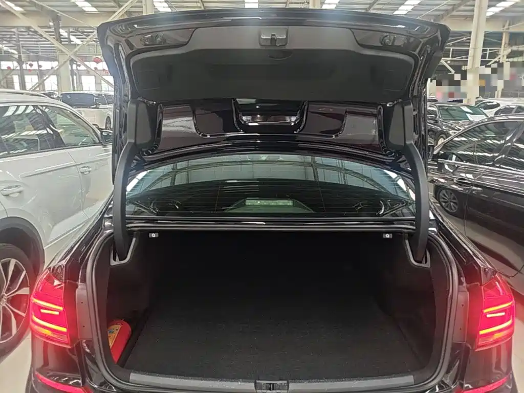 Volkswagen Passat 2018 — фото 19