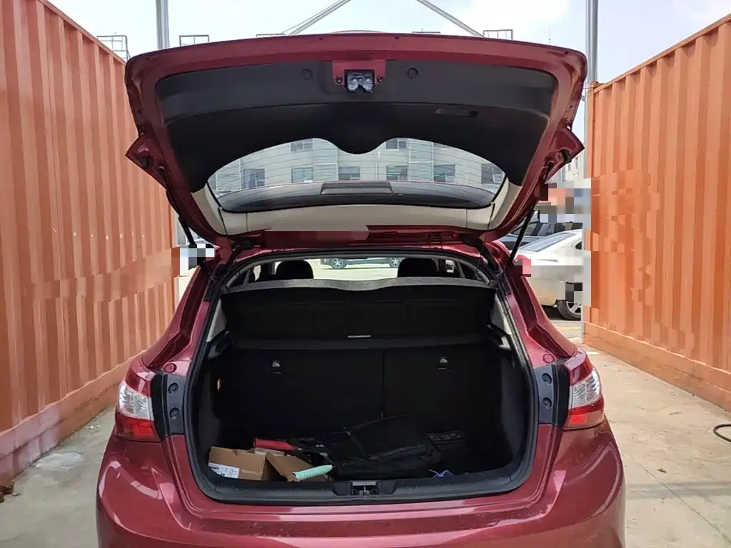 Nissan Tiida 2018 — фото 19