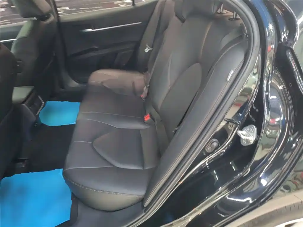 Toyota Camry 2022 — фото 17