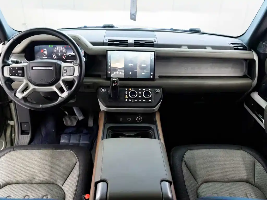 Land Rover Defender 2021 — фото 11