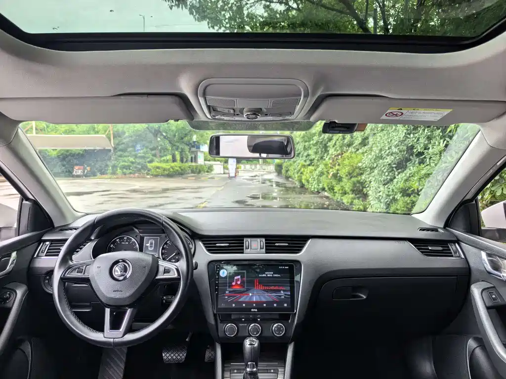 Skoda Octavia 2017 — фото 8