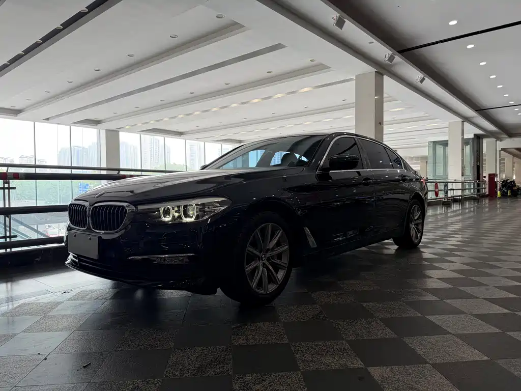 BMW 5 Series 2017 — фото 1