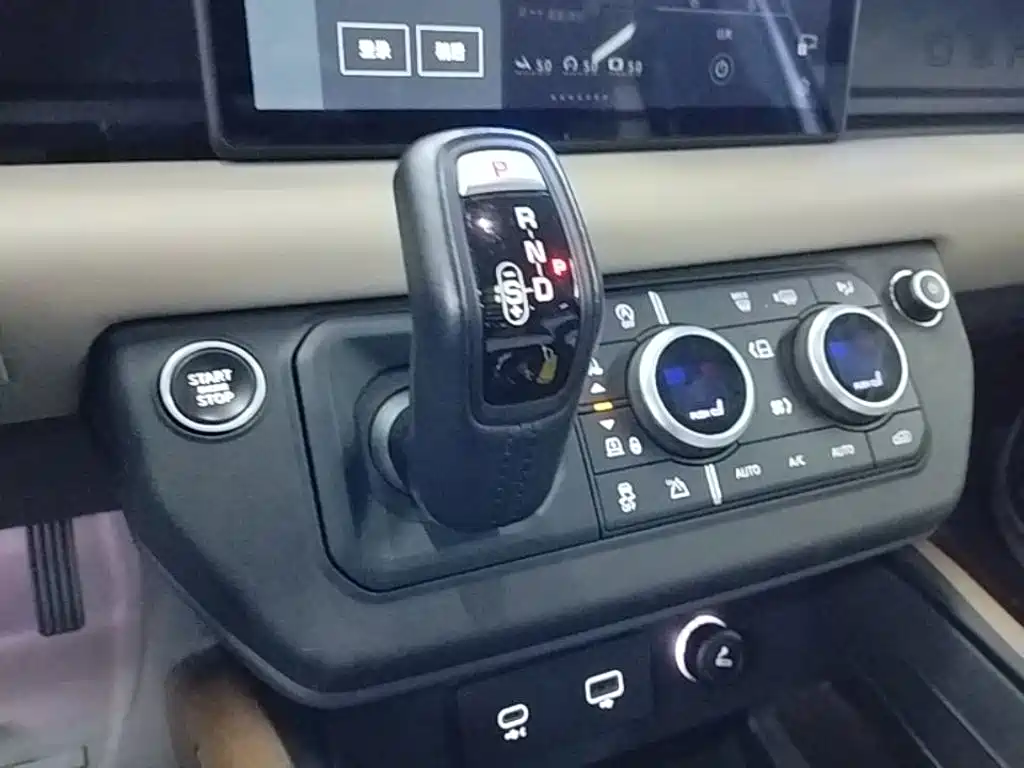 Land Rover Defender 2021 — фото 14
