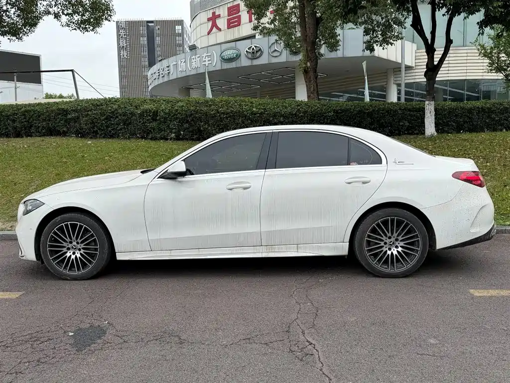 Mercedes-Benz C-Class 2024 — фото 3