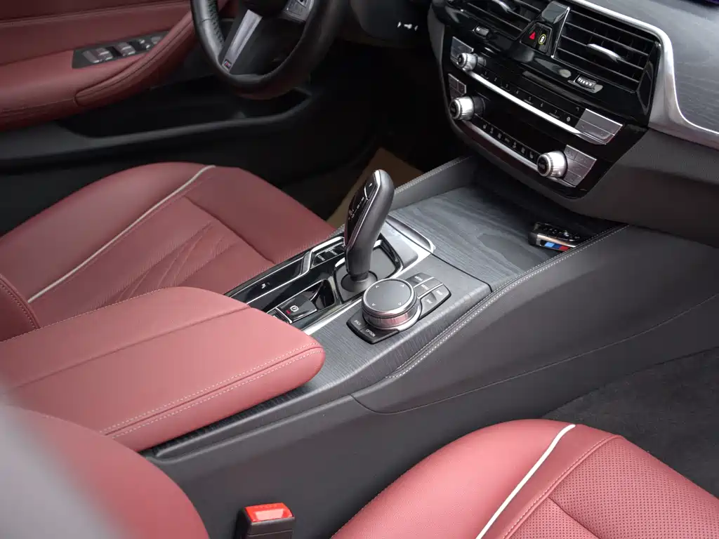 BMW 5 Series 2023 — фото 12