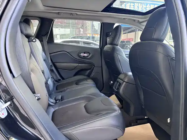 Jeep Cherokee 2021