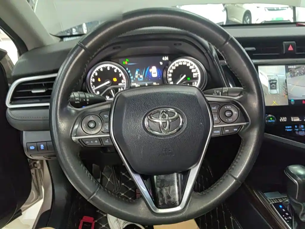 Toyota Camry 2020 — фото 11