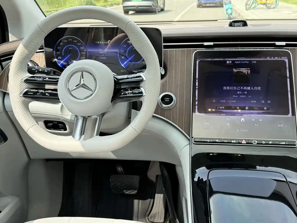 Mercedes-Benz EQE SUV 2023 — фото 15