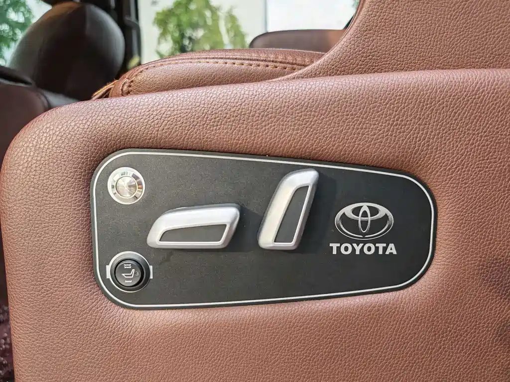 Toyota Sienna 2018 — фото 12