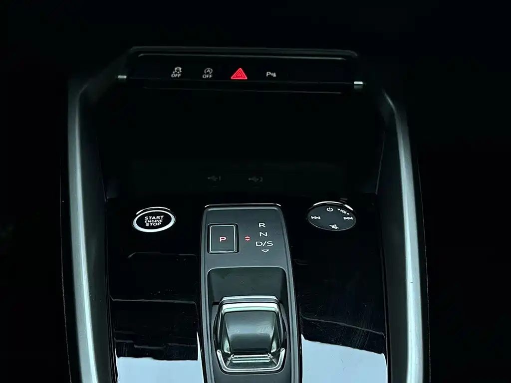 Audi A3 2023 — фото 15