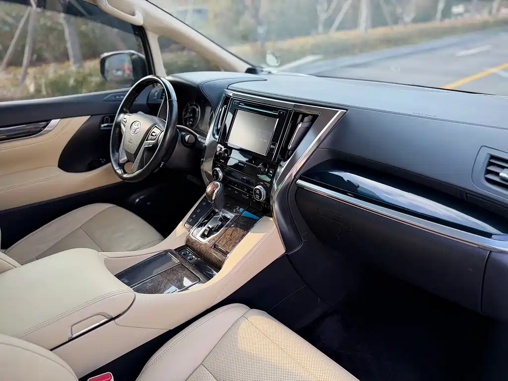 Toyota Vellfire 2020 — фото 16