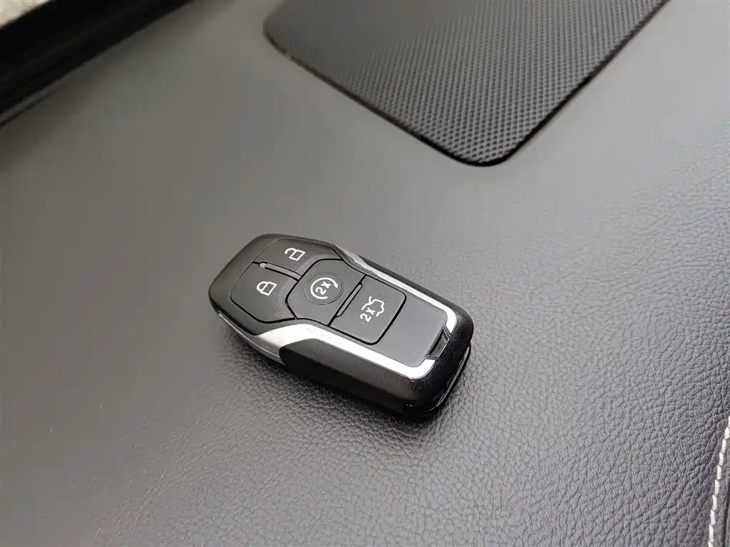 Ford Taurus 2017 — фото 12