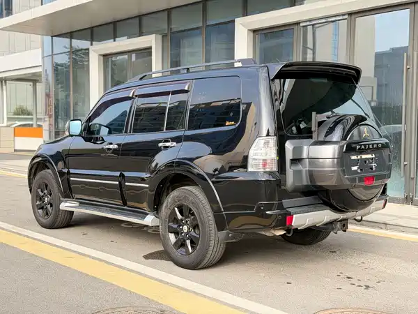 Mitsubishi Pajero 2016