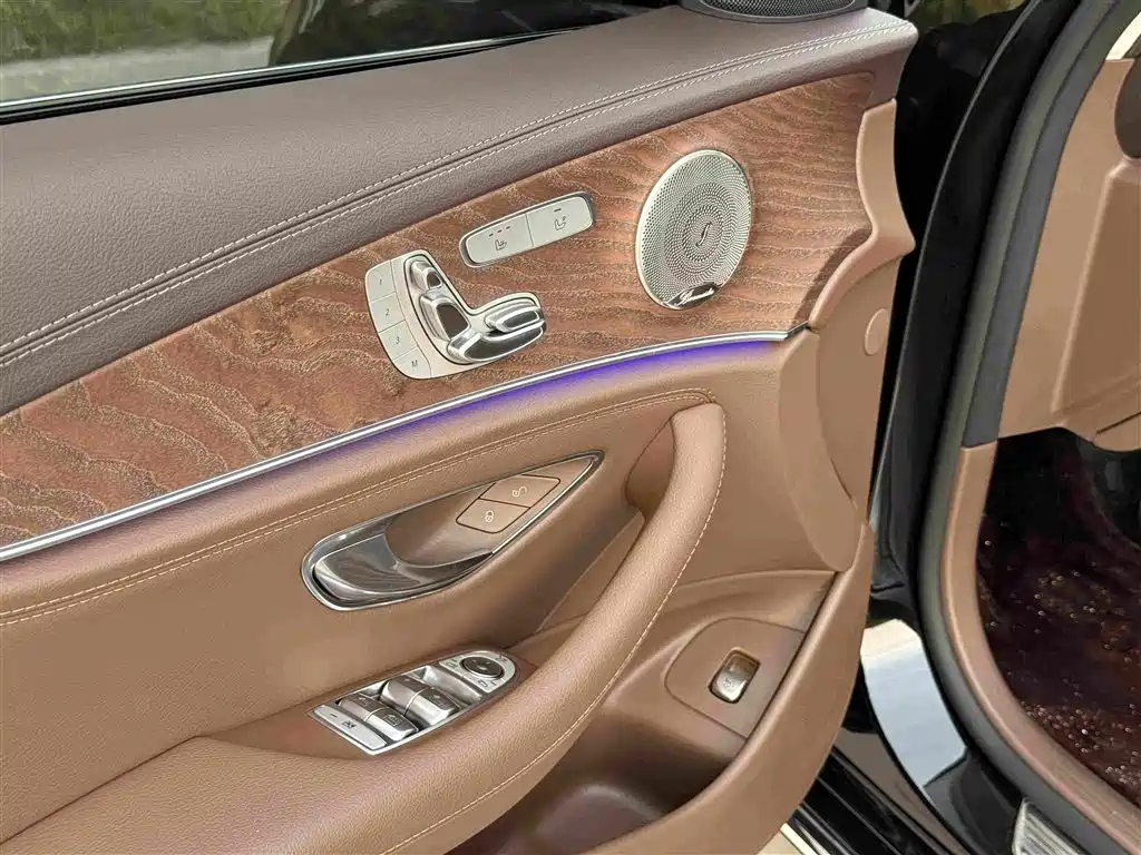 Mercedes-Benz E-Class 2021 — фото 23