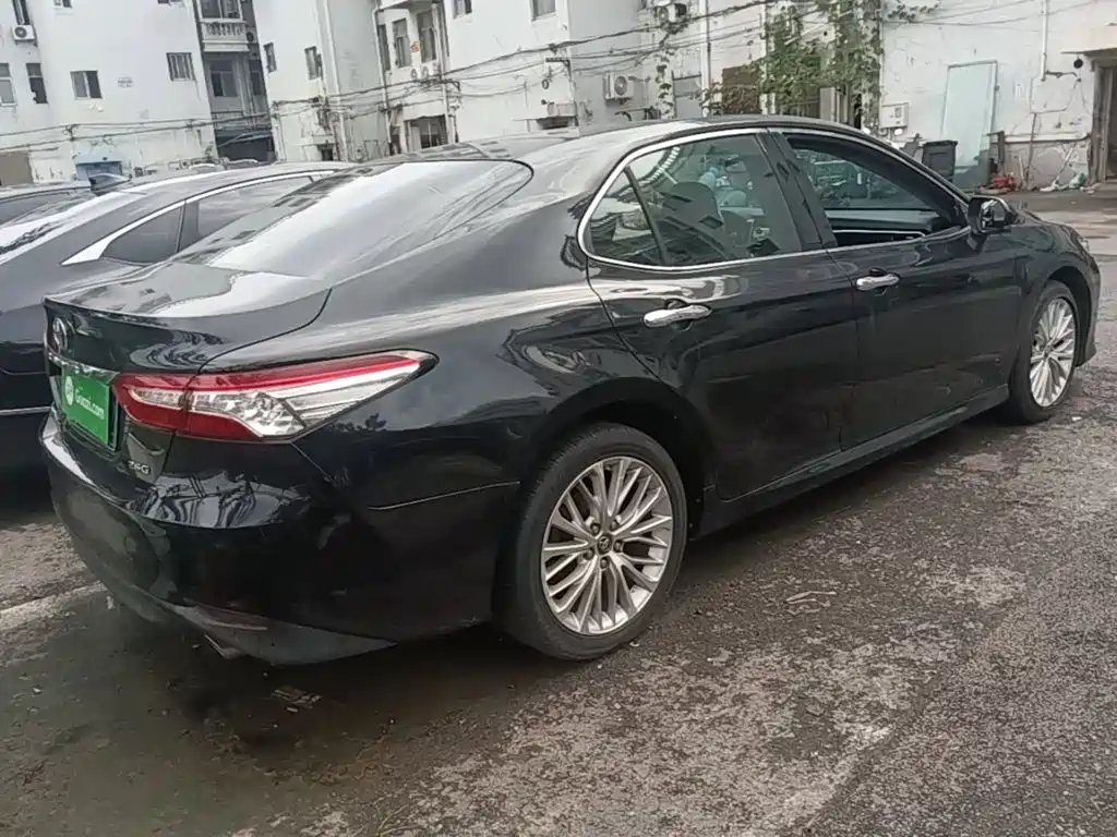 Toyota Camry 2018 — фото 7