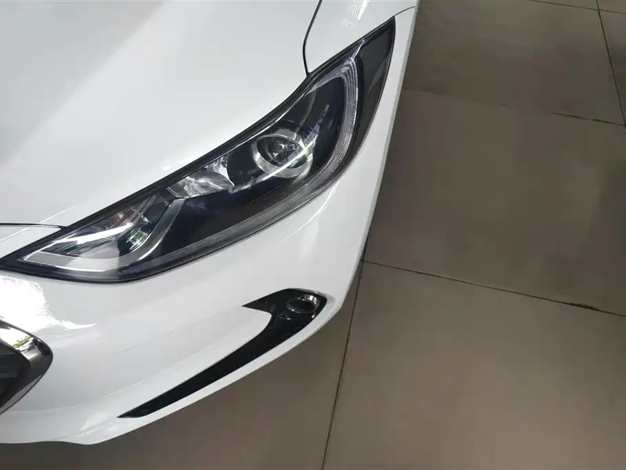 Hyundai Elantra 2016 — фото 5